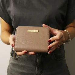 Exklusive Damenbrieftasche aus Leder mit Rundum-Reißverschluss