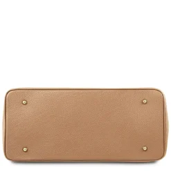 Handtasche aus Leder mit Goldfarbenen Beschläge