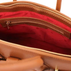 Handtasche aus Leder mit Goldfarbenen Beschläge