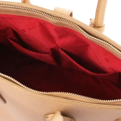 Handtasche aus Leder mit Goldfarbenen Beschläge