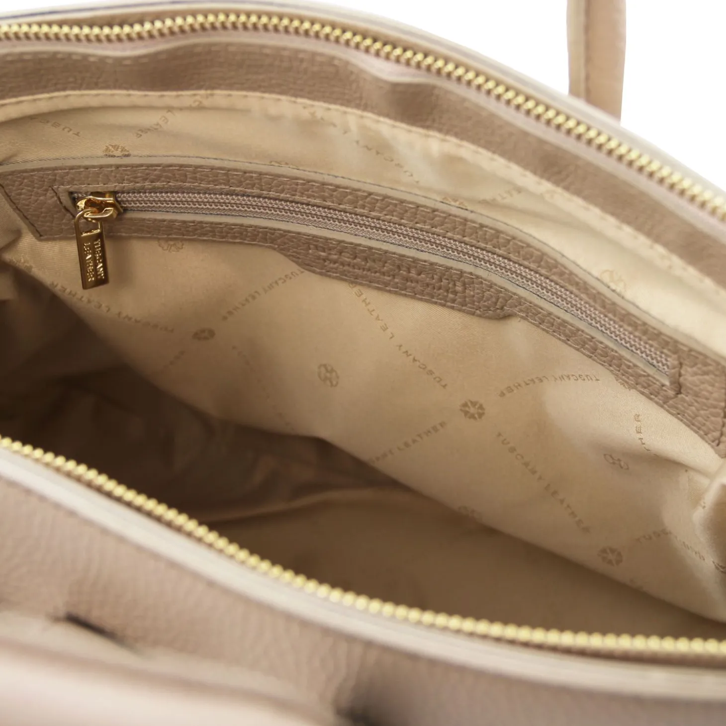 Handtasche aus Leder mit Goldfarbenen Beschläge