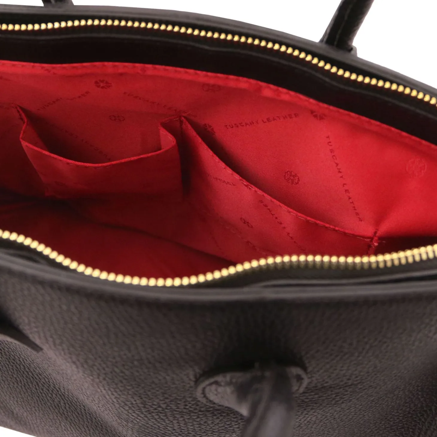 Handtasche aus Leder mit Goldfarbenen Beschläge