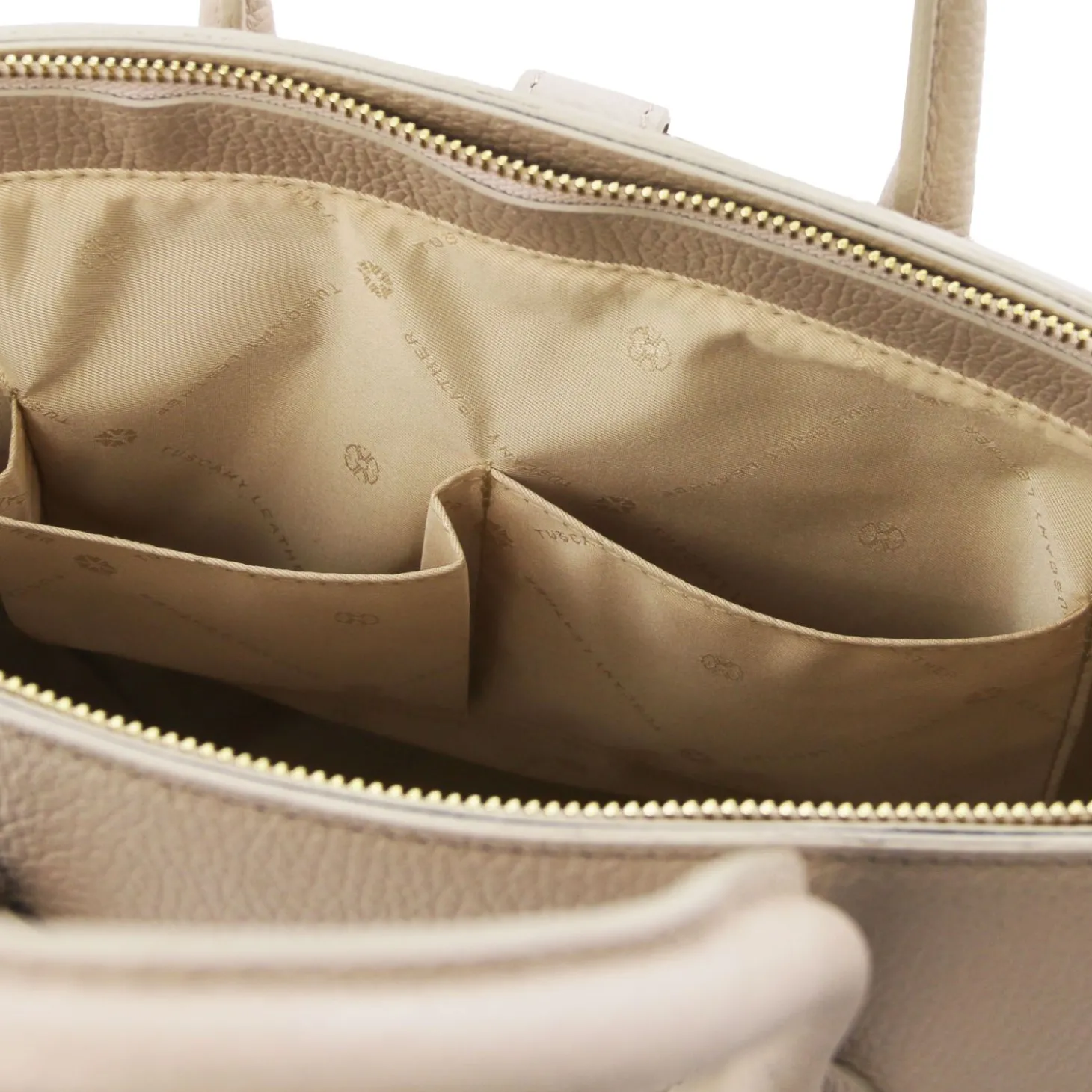 Handtasche aus Leder mit Goldfarbenen Beschläge