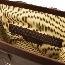 Klassische Doktortasche aus Leder mit Schnalle