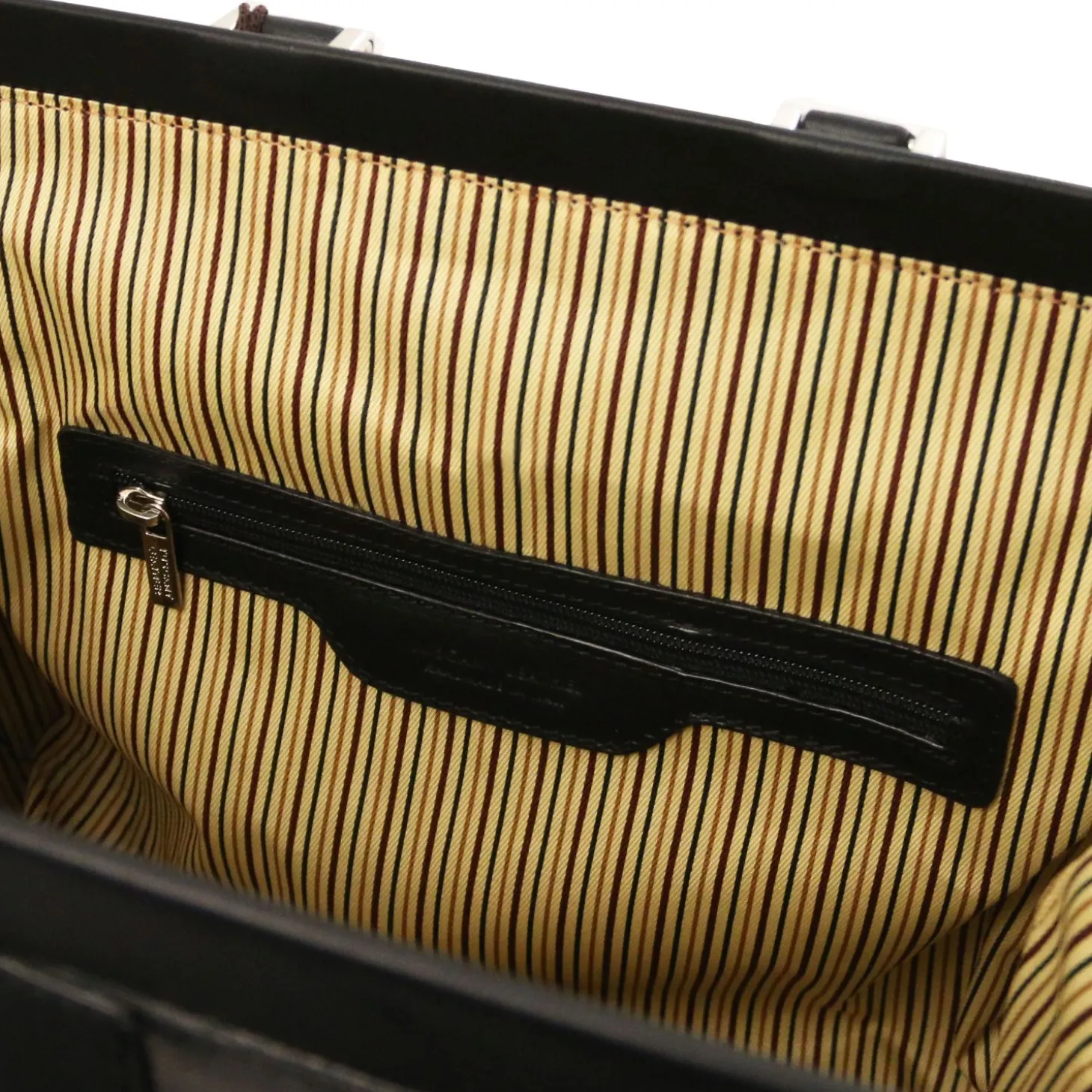 Klassische Doktortasche aus Leder mit Schnalle