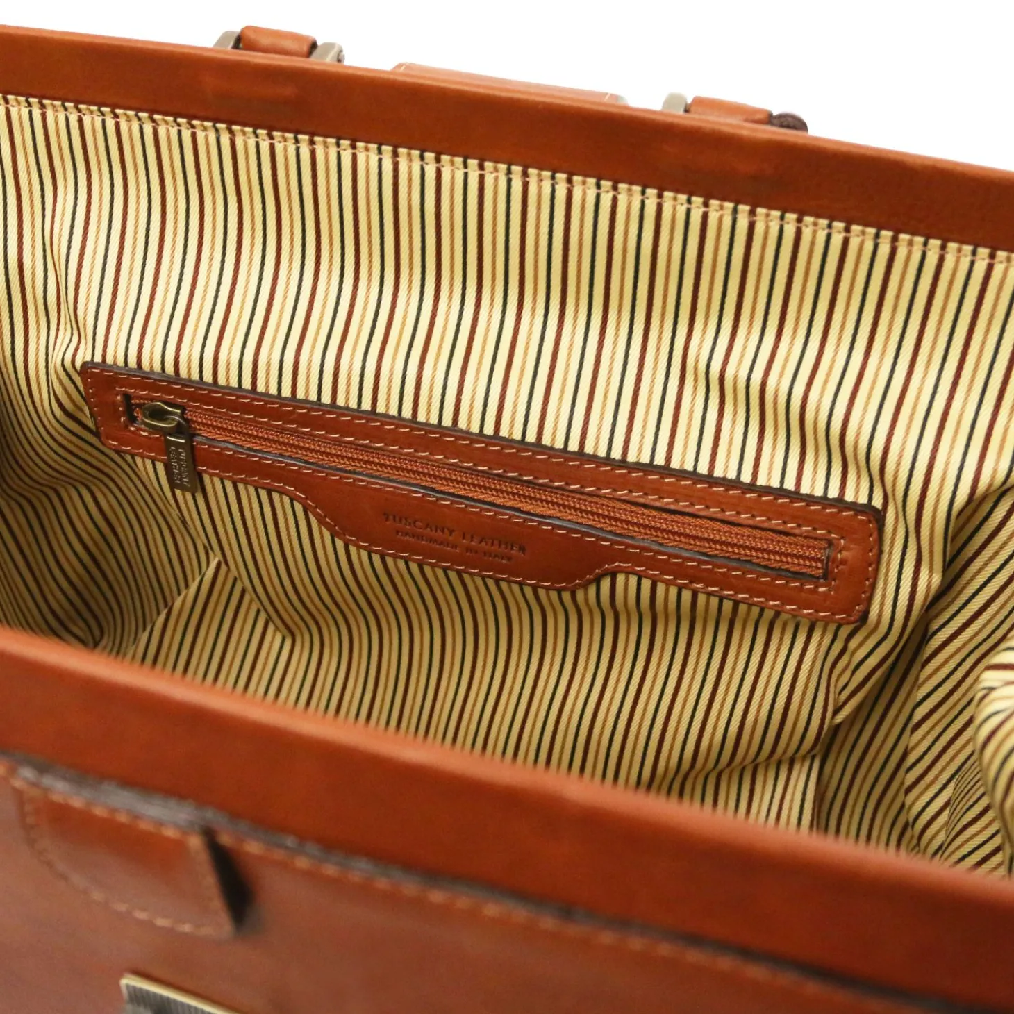 Klassische Doktortasche aus Leder mit Schnalle